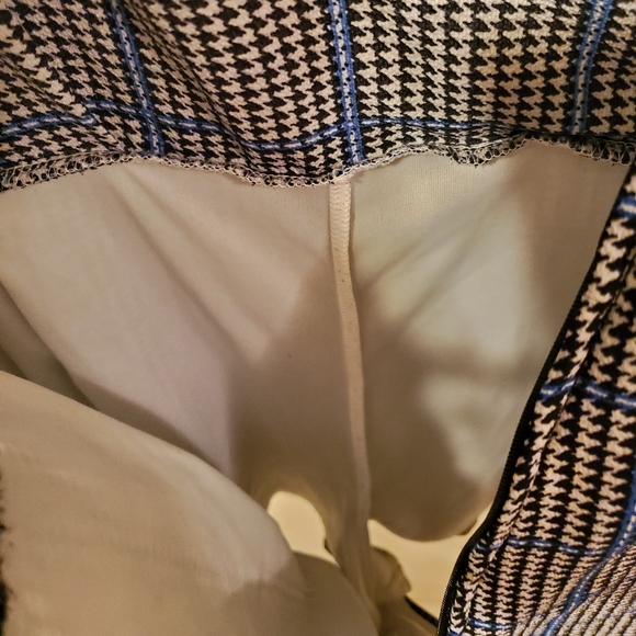 TRIXXI XL Romper - Picture 4 of 5